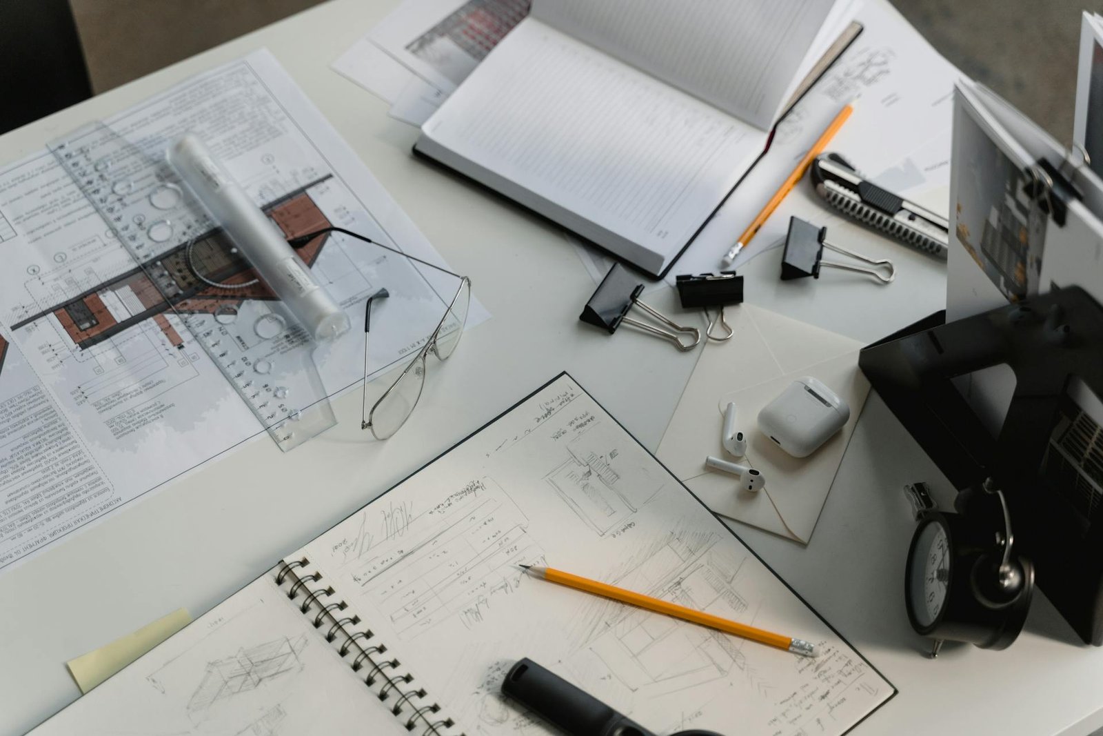 interopérabilité SketchUp Revit, SketchUp, Revit, DWG vers RVT, export IFC, interopérabilité BIM, flux BIM, import DWG, export RVT, conversion format, collaboration cloud, Trimble Connect, familles paramétriques, géométrie partagée, coordination projet, gestion calques, mise à jour automatique, documentation BIM, plugin SketchUp, plugin Revit, IFC 4.0, export natif, import natif, workflow partagé, export multi-formats, structuration modèle, échange de données, interopérabilité CAO, synchronisation cross-platform, qualité données BIM, documentation chantier