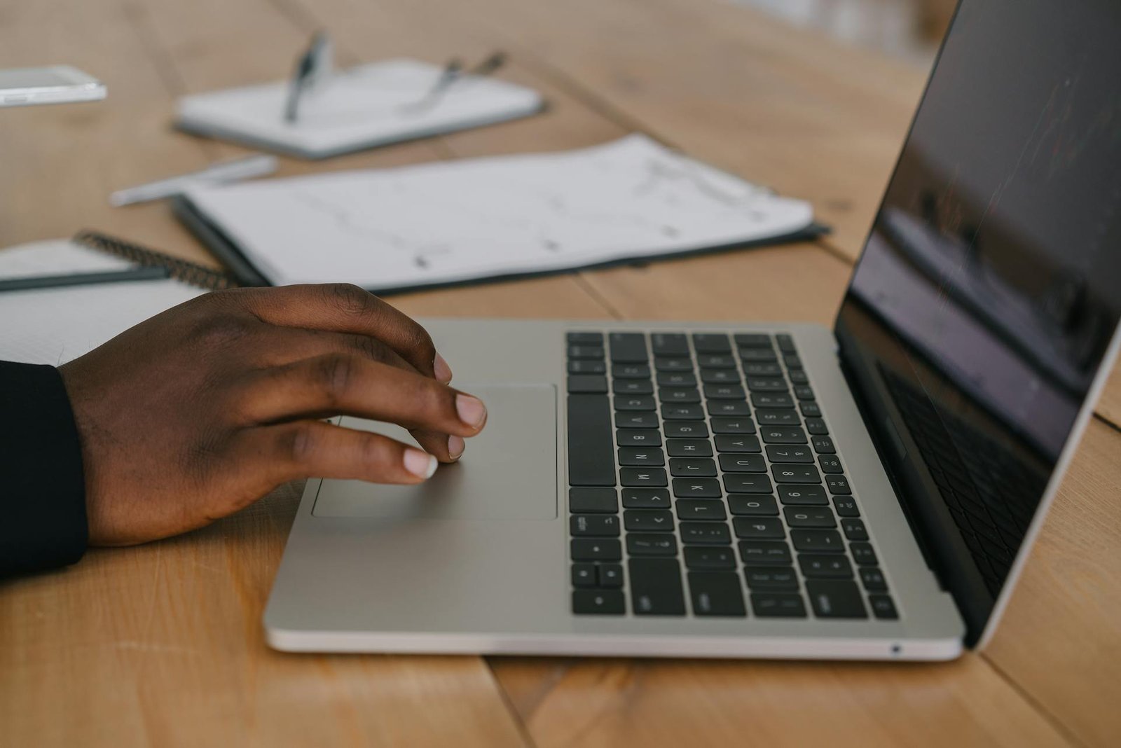 design d’intérieur SketchUp, SketchUp intérieur, modélisation intérieure, design d’intérieur, SketchUp 2025, modélisation 3D, aménagement intérieur, plan 2D, élévations, coupes, Layout, groupes et composants, tags et scènes, bibliothèques 3D, matériaux réalistes, textures PBR, palettes couleurs, éclairage IES, HDRI, rendu photoréaliste, rendu temps réel, V-Ray, Enscape, Twinmotion, Lumion, optimisation modèle, proxy assets, import DWG, export IFC, mesure et cotation, ergonomie et circulations, moodboard, planche tendance, présentation client, VR architecture, e-learning, bootcamp, blended learning, webinar, présentiel, à distance, Qualiopi, CPF, RNCP, Paris, Lyon, Marseille, Toulouse, Lille, Nantes, Strasbourg, Bordeaux, Montpellier, Rennes, ORSYS, Cegos, CNAM